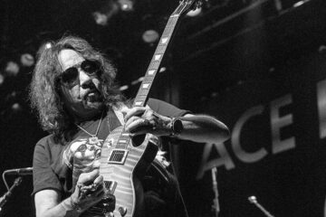Morre Ace Frehley, guitarrista e fundador do Kiss, aos 74 anos
