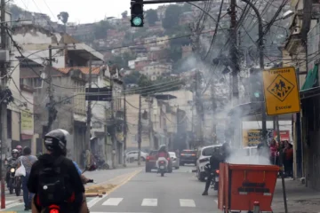 Uma semana depois de Lula declarar que traficante é vítima de usuários de drogas, acontece megaoperação nos Complexos da Penha e do Alemão, no Rio de Janeiro