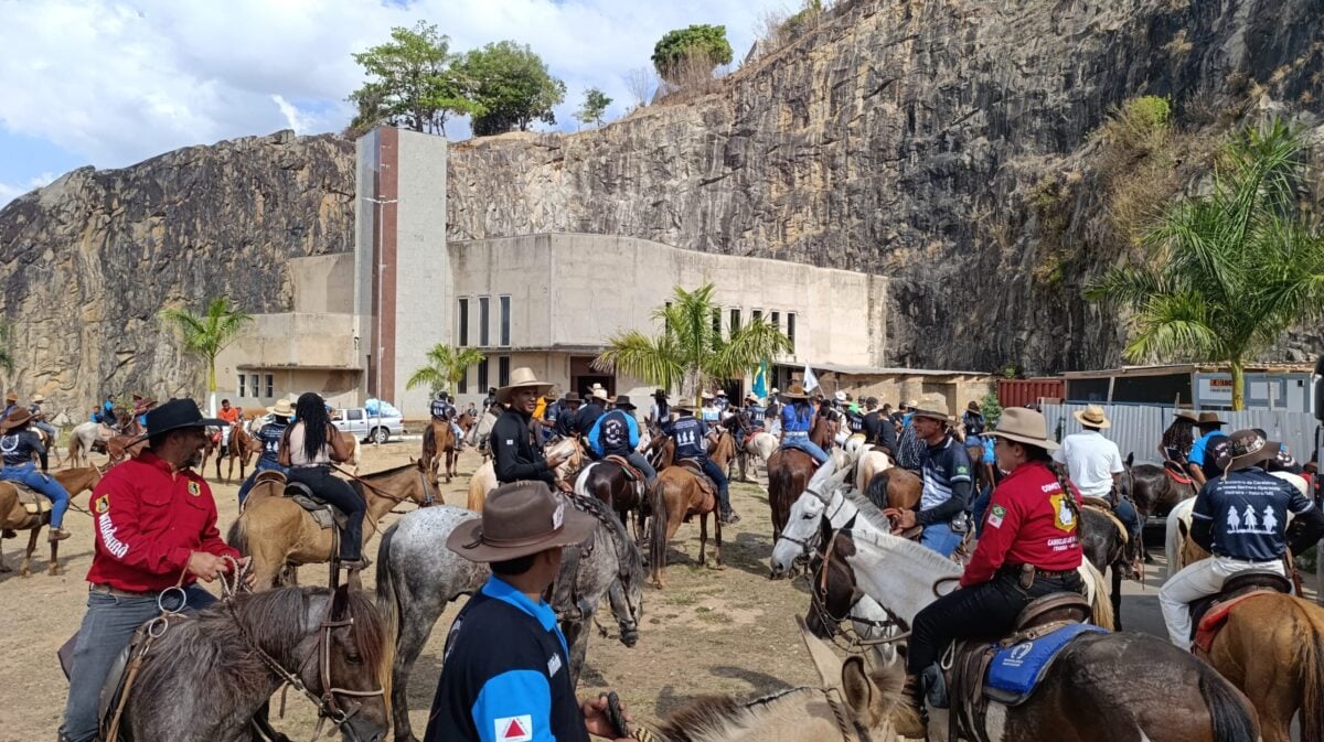4º Encontro de Cavaleiros “Nossa Senhora Aparecida” reúne fé, tradição e centenas de participantes no bairro Pedreira