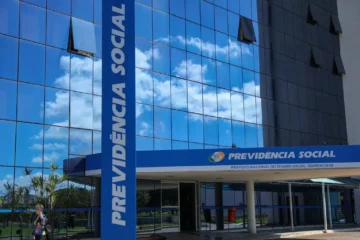 Netos, enteados e sobrinhos podem receber pensão do INSS dos avós, padrastos e tios, conforme nova lei