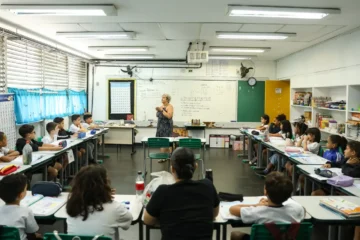 Professor pode pedir Carteira Nacional Docente a partir de amanhã