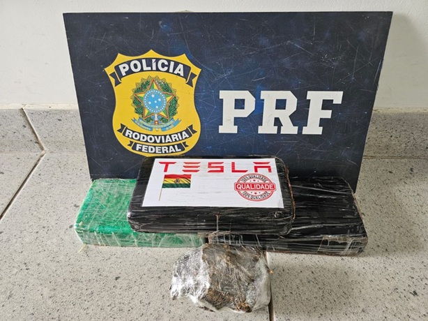 PRF apreende mais de 3 kg de drogas e prende dois homens na BR-381, em João Monlevade