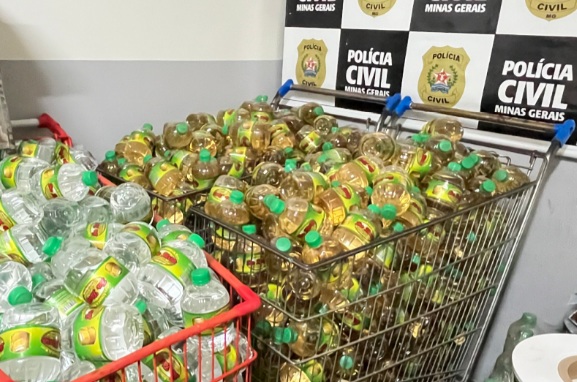 Polícia Civil desmonta fábrica clandestina de bebidas no Barreiro e prende homem em flagrante