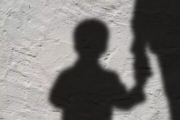 Adultização invisível: quando tiramos das crianças o direito de viver a infância