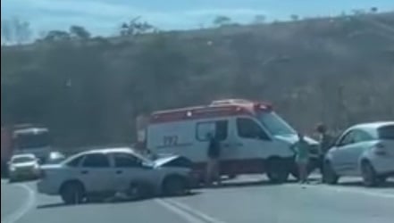 Equipes de resgate são mobilizadas após acidente na BR-262, próximo a Matipó
