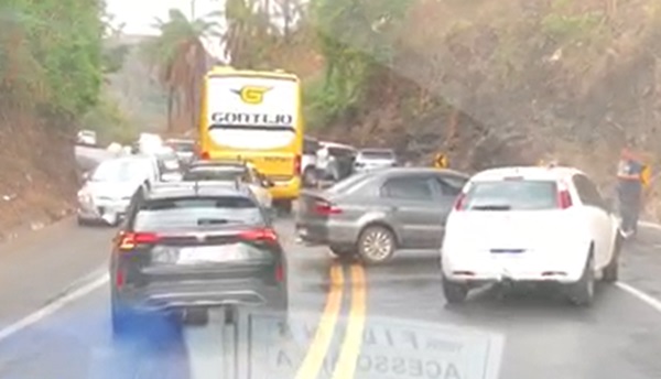Dois acidentes graves mobilizam equipes de resgate na BR-381 em João Monlevade