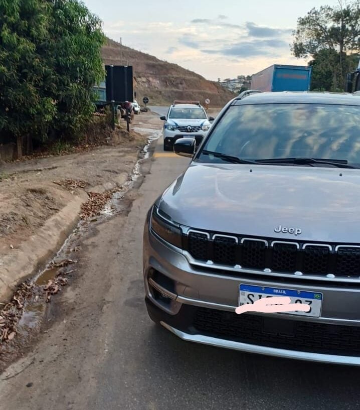 Polícia recupera carro roubado e prende três suspeitos, em Nova Era
