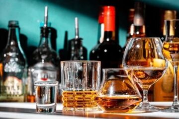 Intoxicações por metanol somam 43 casos no Brasil; mais de 17 mil garrafas de bebidas são apreendidas