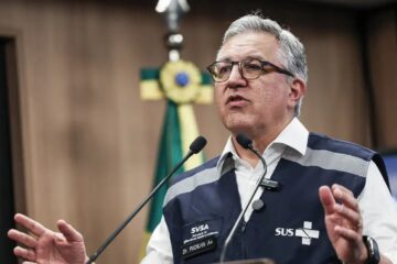 Casos suspeitos de intoxicação por metanol devem aumentar no país, diz ministro da Saúde