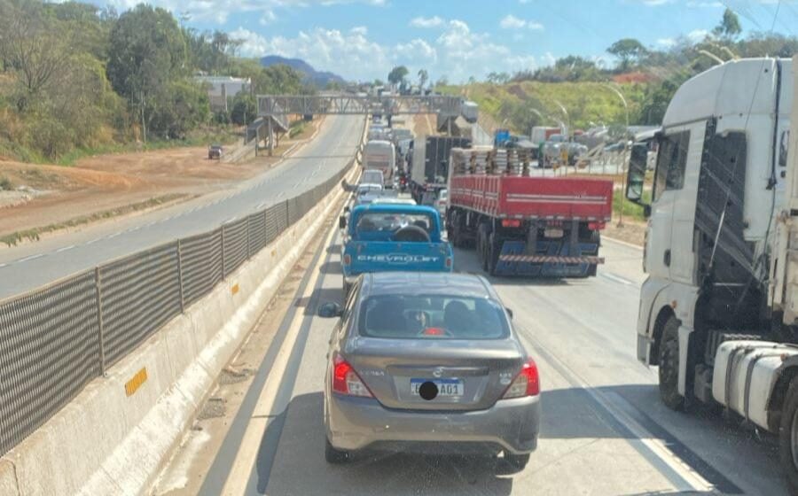 BR-381 segue interditada após acidente que deixou dois mortos em Sabará