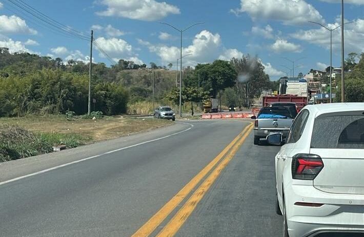BR-381 segue interditada após acidente que deixou dois mortos em Sabará
