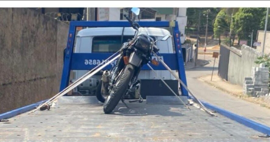 Homem é preso em João Monlevade por direção perigosa e moto sem placa