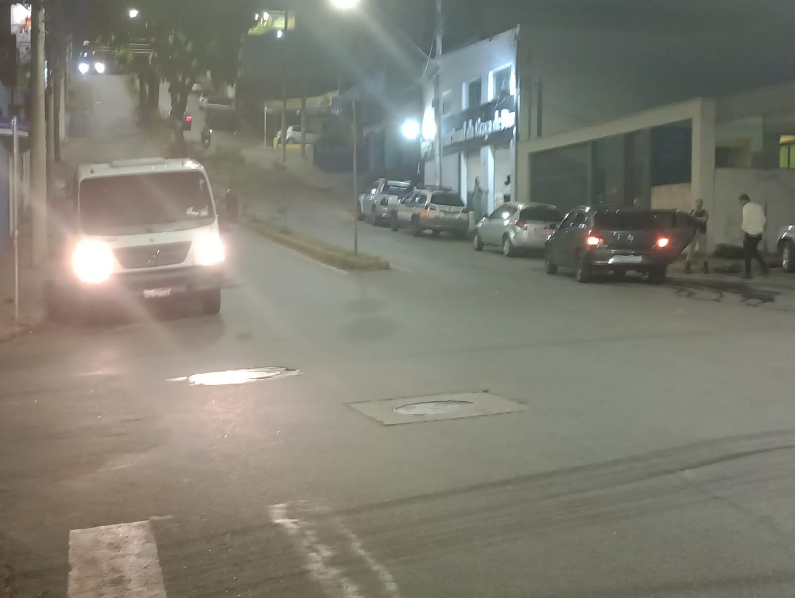 Carro e motocicleta colidem na Rua Juca Machado, em Itabira