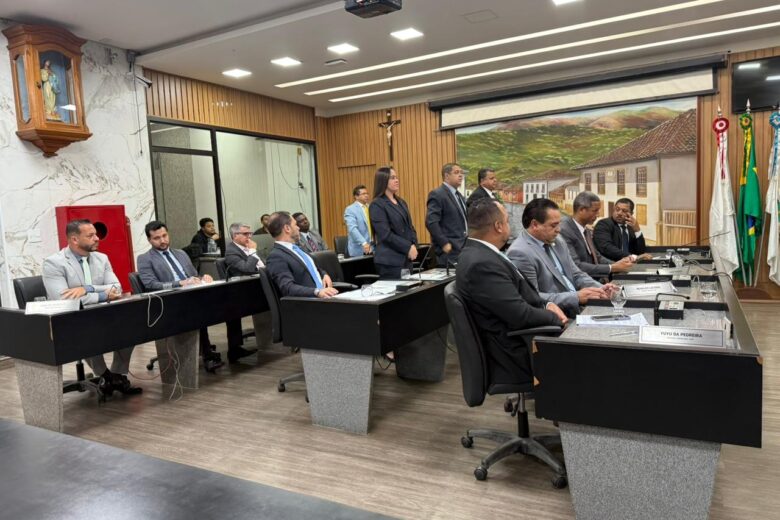Projeto que veta uso de verba pública em shows com “conteúdo inadequado” é aprovado em Itabira; fiscalização ainda é incerta