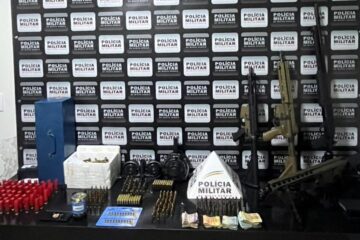 Polícia Militar apreende arsenal com fuzil, carabinas e centenas de munições