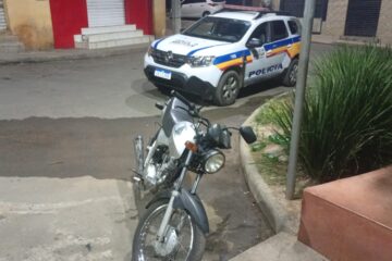 Polícia Militar apreende motocicleta usada em direção perigosa no bairro Pedreira, em Itabira