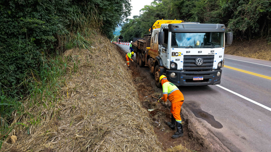 Obras nesta quinta-feira podem causar retenções em diferentes trechos da BR-381