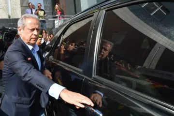 José Dirceu diz que Bolsonaro não tem condições de ir para a prisão comum