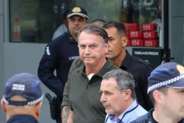 Moraes autoriza grupo de oração na casa de Bolsonaro, mas faz ressalvas