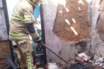 Incêndio em residência deixa quatro pessoas feridas em Minas Gerais
