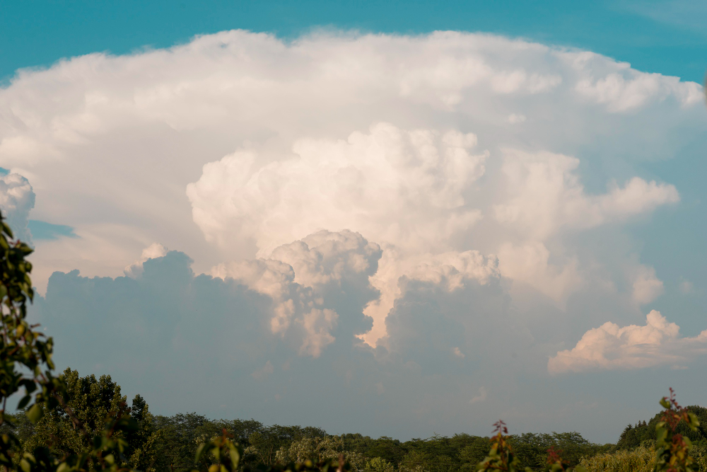Frente fria perde força e abre espaço para um sábado com nuvens