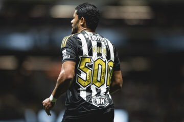 Brasileirão: Deyverson faz três, estraga noite de homenagens a Hulk e impede vitória do Atlético