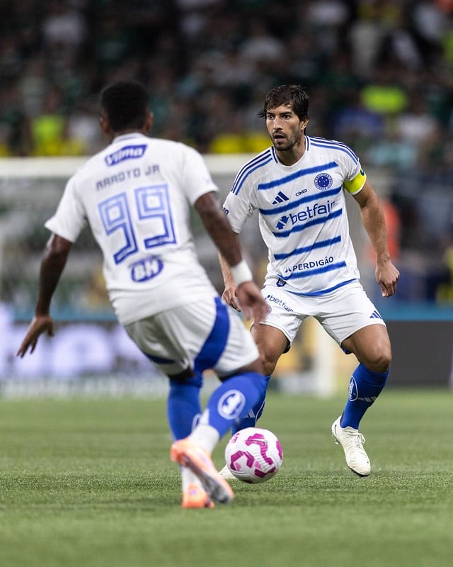 Com Mineirão lotado, Cruzeiro encara o Vitória pelo Brasileirão; Rádio Caraça transmite