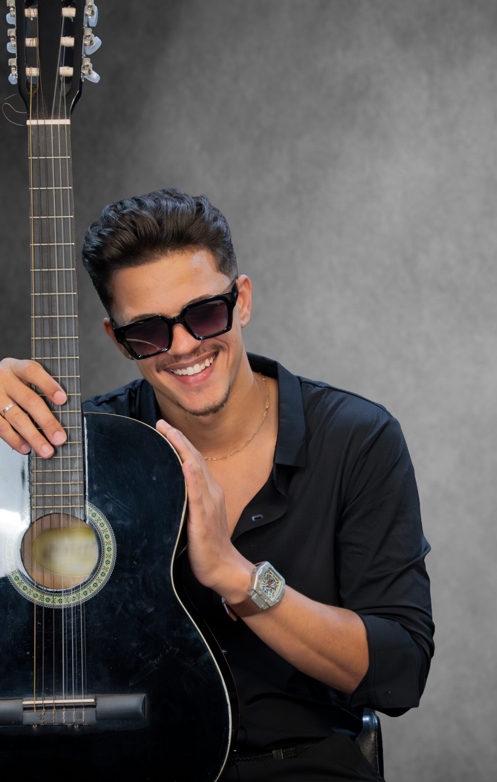 Cantor itabirano, Kayke Andley, grava EP sertanejo “Pé na Estrada”