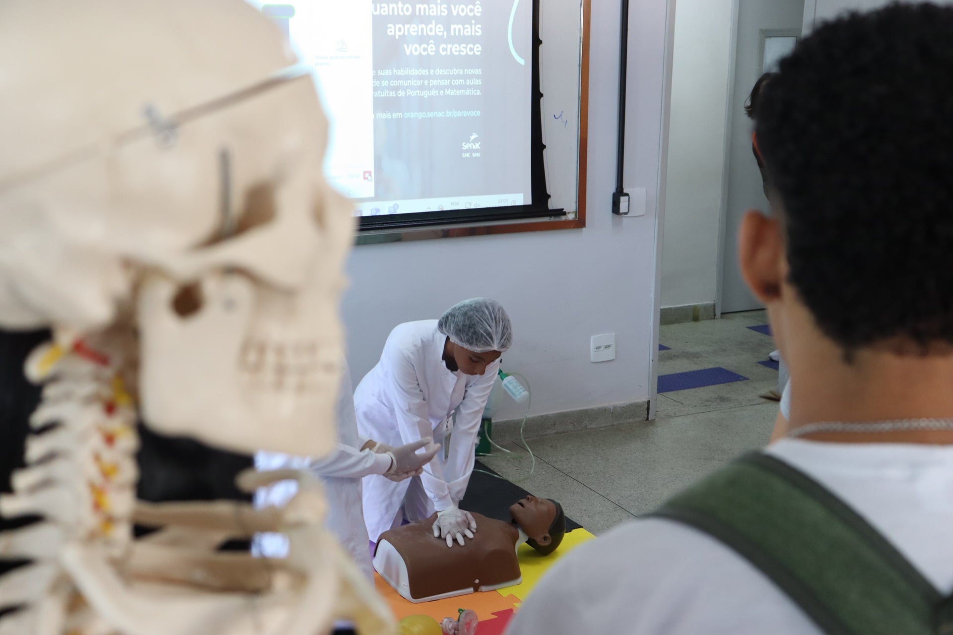 Feira de profissões do Senac reúne estudantes e apresenta áreas de formação em Itabira