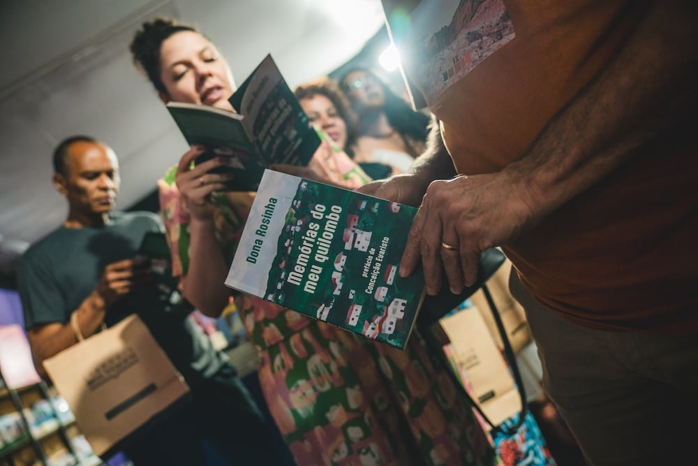 Itabirana Dona Rosinha supera grandes nomes da literatura e lidera vendas no Flitabira 2025