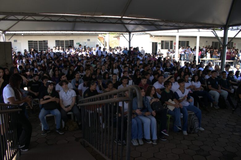 Mostra de Profissões reúne mais de 1,2 mil estudantes na Unifei Itabira