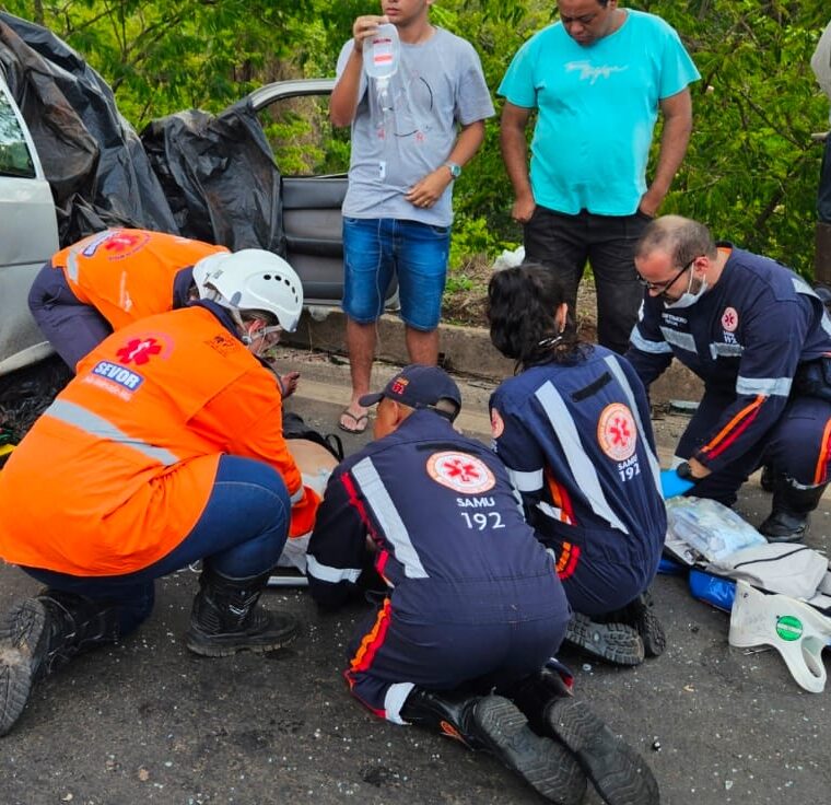 Quatro pessoas morrem em colisão na BR-381, entre elas duas crianças