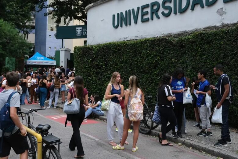 Enem 2025: candidatos fazem prova de matemática e ciências da natureza