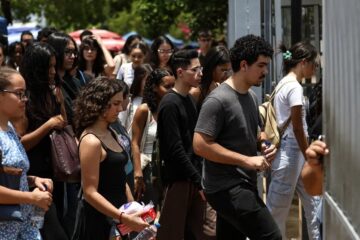 Enem: candidatos se dividem sobre dificuldade das questões e relatam prova longa e cansativa