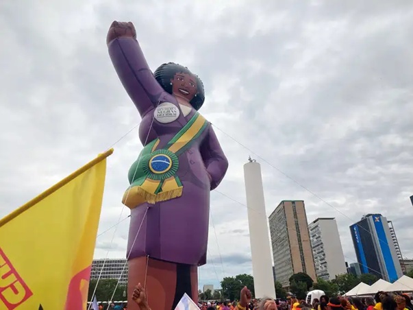 Com cerca de 500 mil pessoas, Marcha das Mulheres Negras toma Brasília