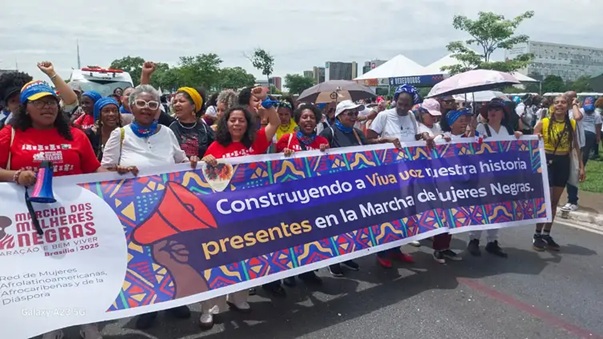 Com cerca de 500 mil pessoas, Marcha das Mulheres Negras toma Brasília
