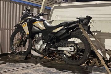 Motociclista que fazia “grau” em Itabira é preso e moto irregular é apreendida no Madre Maria de Jesus