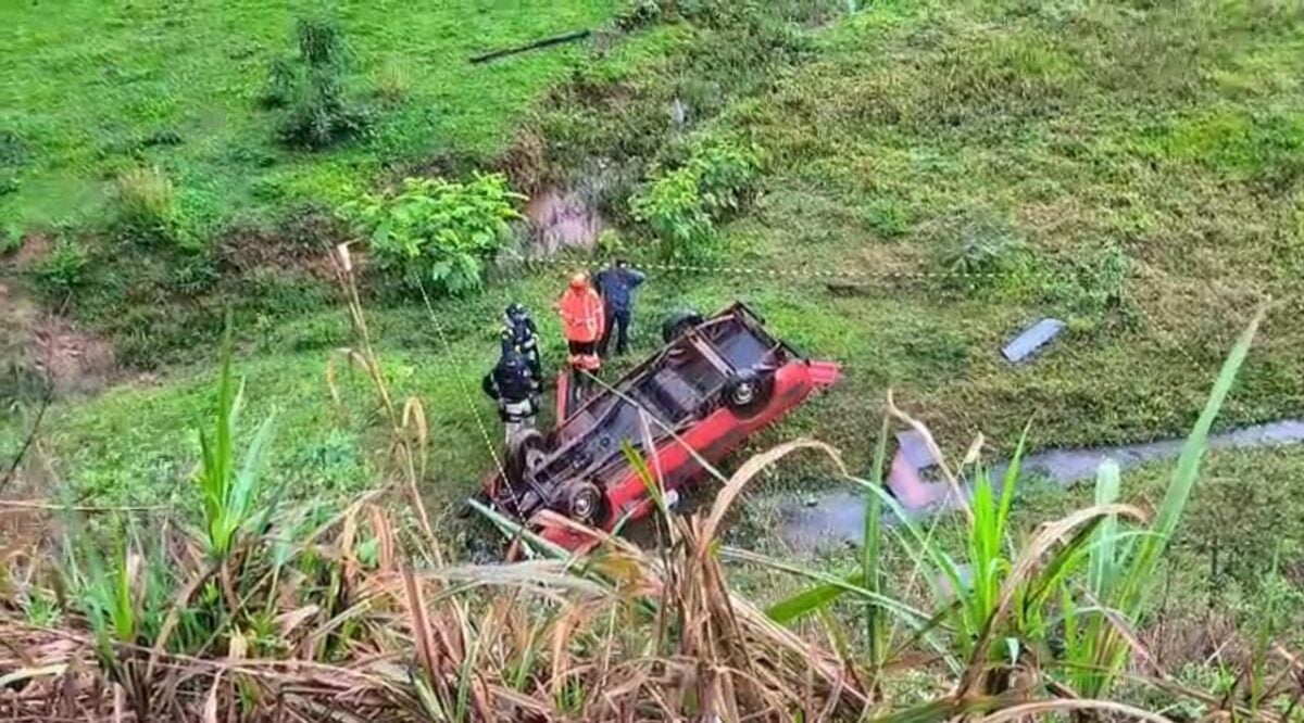 Nova Era: motorista morre em capotamento de caminhonete na BR-381