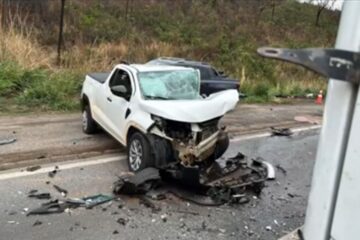 BR-381: Colisão frontal deixa três pessoas feridas e trânsito interditado na “Curva das Bananas” em Caeté