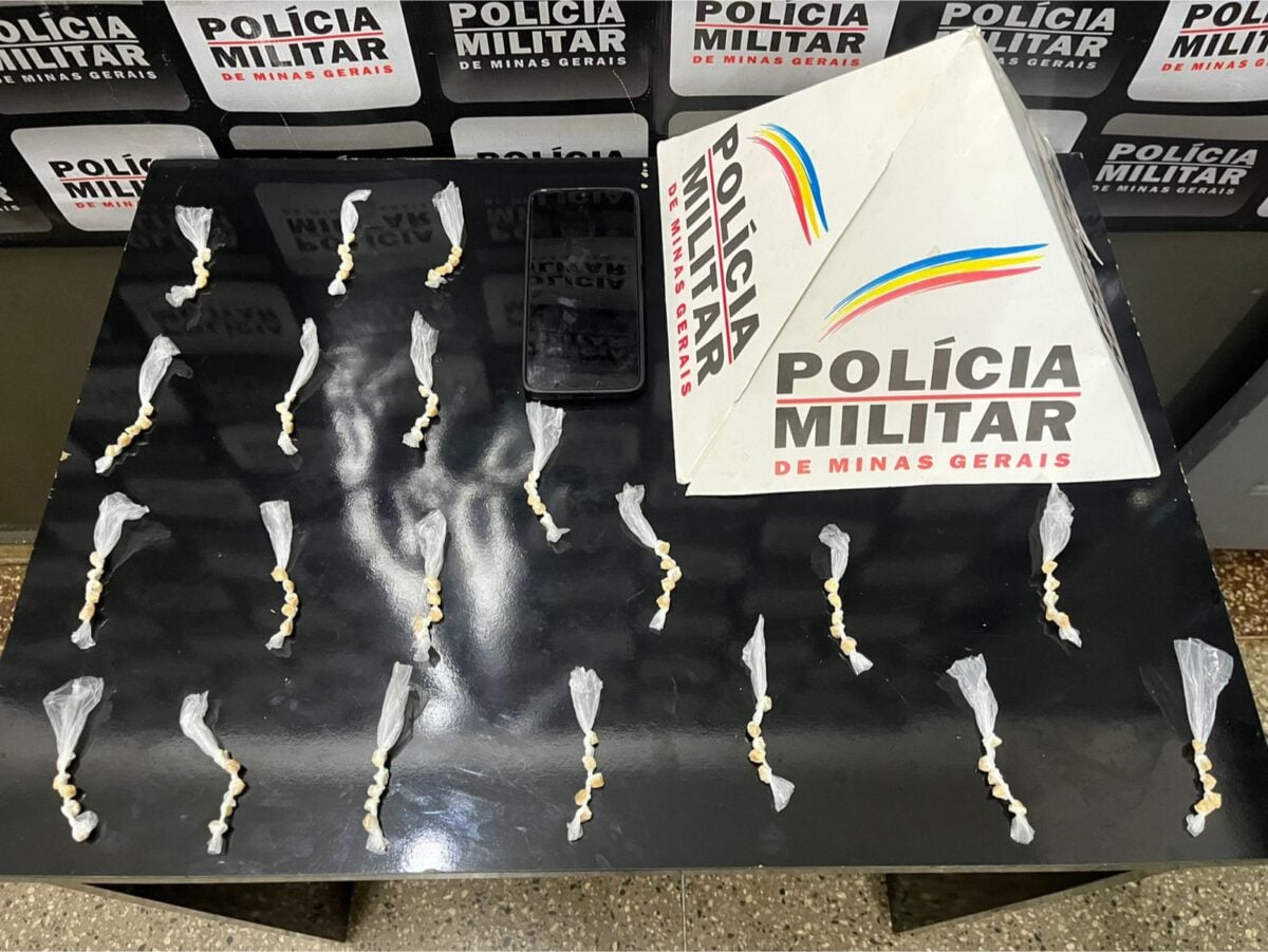 Homem é preso com 100 pedras de crack após tentar fugir da PM em Santa Bárbara