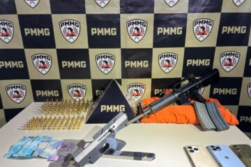 Perseguição e rastreamento levam PM a apreender fuzil e submetralhadora em Alvinópolis