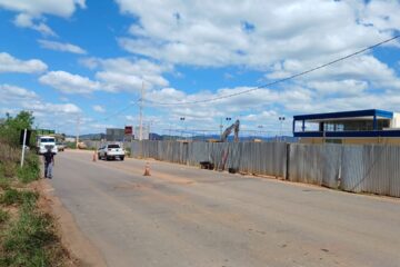 Prefeitura de Itabira inicia instalação sinalização, redutores de velocidade e travessia elevada na MG-129, em Itabira