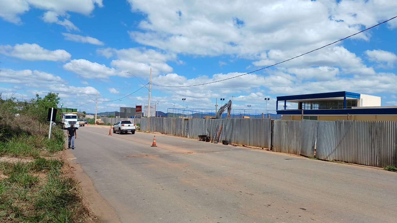 Prefeitura de Itabira inicia instalação sinalização, redutores de velocidade e travessia elevada na MG-129, em Itabira