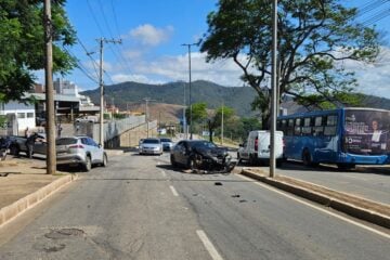 Colisão entre veículos deixa adulto e bebê feridos em João Monlevade