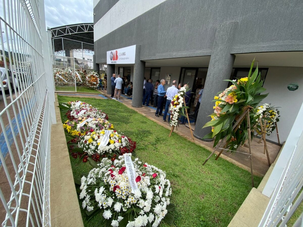 Familiares e amigos dão o último adeus a Marcus Vinícius Lage Moreira, ícone da advocacia itabirana