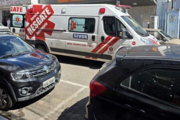 Idoso passa mal ao volante e causa colisão no Centro de João Monlevade
