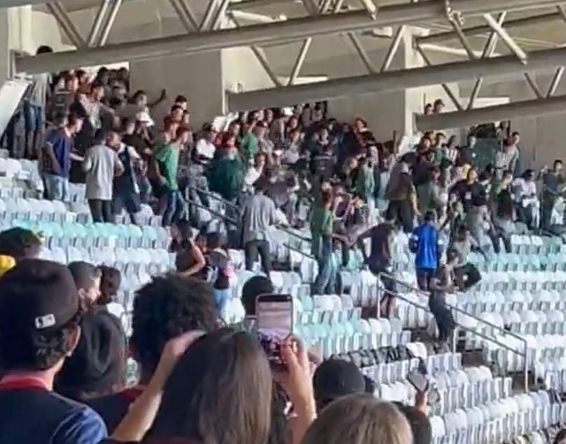 Pancadaria entre alunos interrompe “aulão” de Inteligência Artificial no Mineirão; veja vídeo