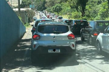 Feriado da Consciência Negra registra trânsito intenso e rotas alternativas sobrecarregadas ao longo da BR-381