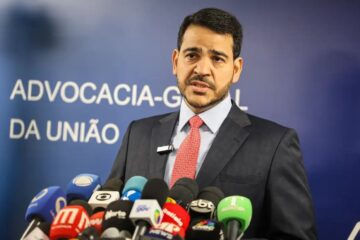 Lula indica Jorge Messias para vaga de Barroso no STF