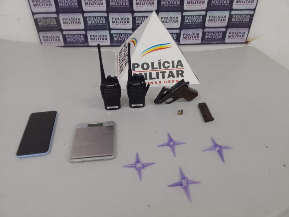 Polícia Militar prende homem por ameaça, posse ilegal de arma e materiais do tráfico em zona rural de Itabira